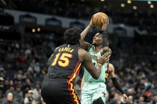 Clint Capela (15) et les Hawks en sont à trois victoires d'affilée KEYSTONE/AP/Matt Kelley